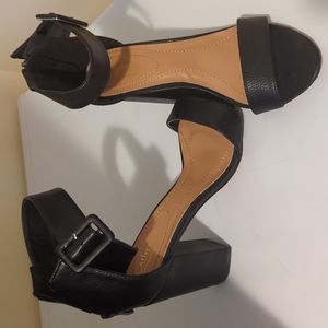 Block heel sandals